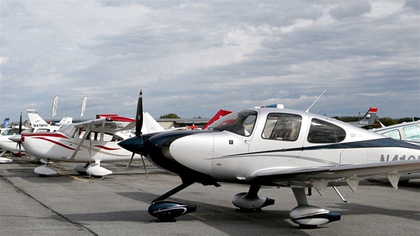 AOPA Airport Header