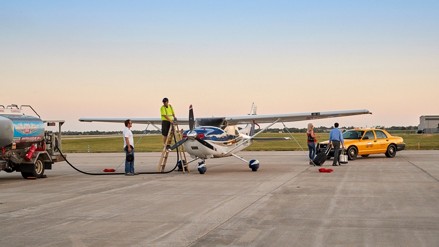 AOPA continues to fight egregious FBO fees. Photo by Mike Fizer.