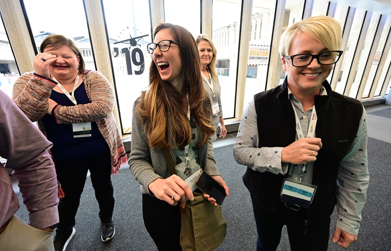 Educator Sarah Hurley networks during the fifth annual AOPA High School Aviation STEM Symposium in Denver November 11. Photo by David Tulis.