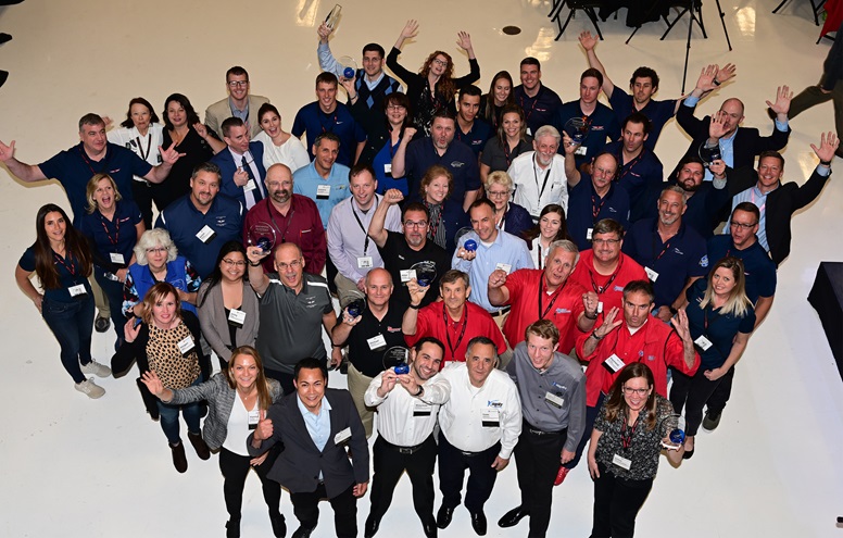 Distinguished flight school winners gather for a group photo during the 2019 AOPA Flight Training Experience Awards at the Wings Over the Rockies museum in Denver, October 16. Photo by David Tulis.