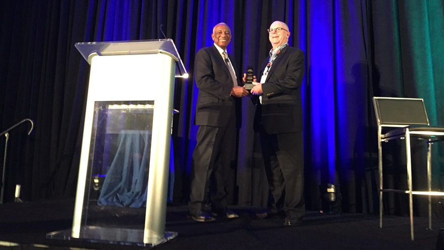 AOPA Pilot Editor at Large Tom Horne, right, received the 2019 David W. Ewald Platinum Wing Award for his lifetime achievement in journalism at the National Business Aviation Association/General Aviation Manufacturers Association media kickoff breakfast during the NBAA convention in Las Vegas. Photo by Tom Haines.
