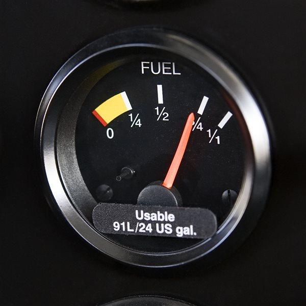 As part of the post flight inspection, a pilot checks his fuel gauge in a Diamond DA-20.Benton,  KS  USAImage #: 07-595_011.CR2  Camera: Canon EOS-1Ds Mark II