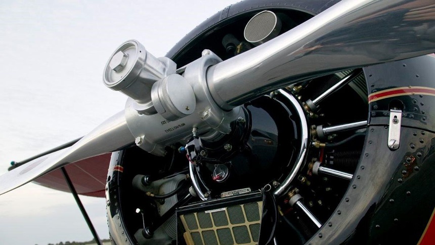 close up of an airplane propeller