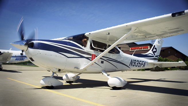 Lin Caywood starts up her Cessna 182 at the start of the 2014 Air Race Classic.