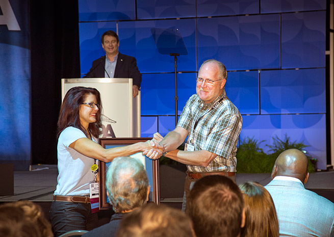 Steve Wood accepts his award from AOPA Senior Vice President Melissa Rudinger.