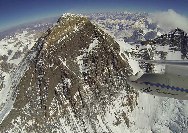 The summit of Mount Everest, seen from a Stemme S10 motor glider on Jan. 28. Photo courtesy of DLR.