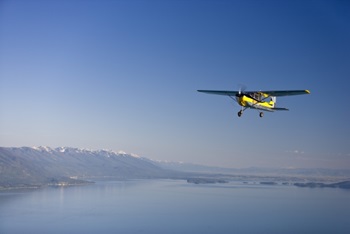 Cessna 182 snowy mountains