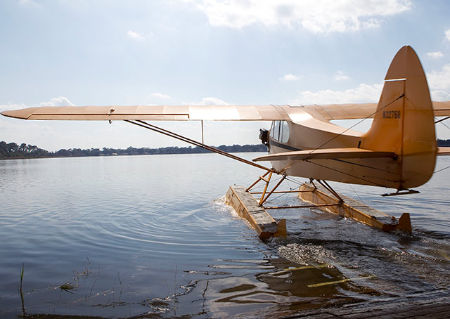 Piper Cub on floats