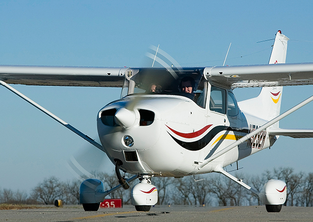 Be ready to taxi when you call for a taxi clearance. Photo by Mike Fizer/AOPA.