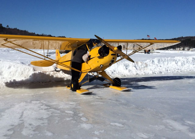 Aircraft on skis can land east of Runway 1, which is clear of obstructions. Wheeled aircraft use the ice. Photo courtesy of Paul LaRochelle. 