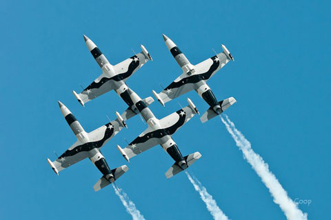 Diamond Aircraft on Black Diamond Jet Team Set To Sparkle