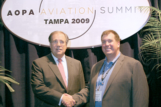 AOPA President Craig Fuller addresses the GASA Rally crowd.