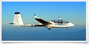 Calif. glider flying club's dues cover flight training