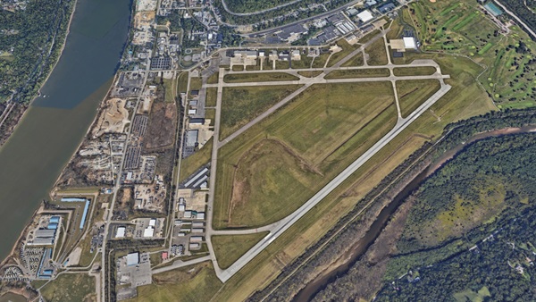 AOPA is engaged with elected officials and airport management at Cincinnati Municipal Airport/Lunken Field amid a number of changes. Google Earth image.