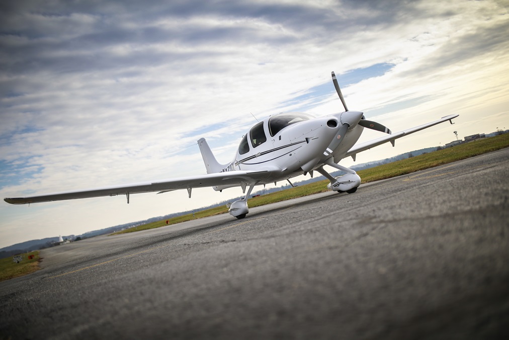 Cirrus SR20 - AOPA