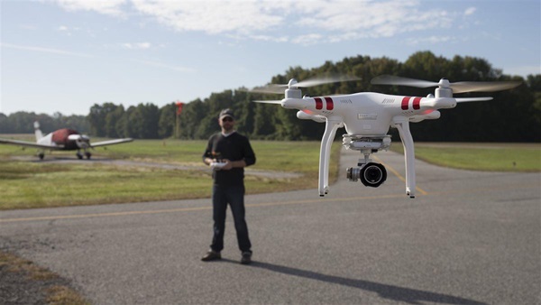 Photography of Chris Rose assembling and flying his drone at Essex Skypark.

Essex Skypark (W48)
Baltimore MD USA