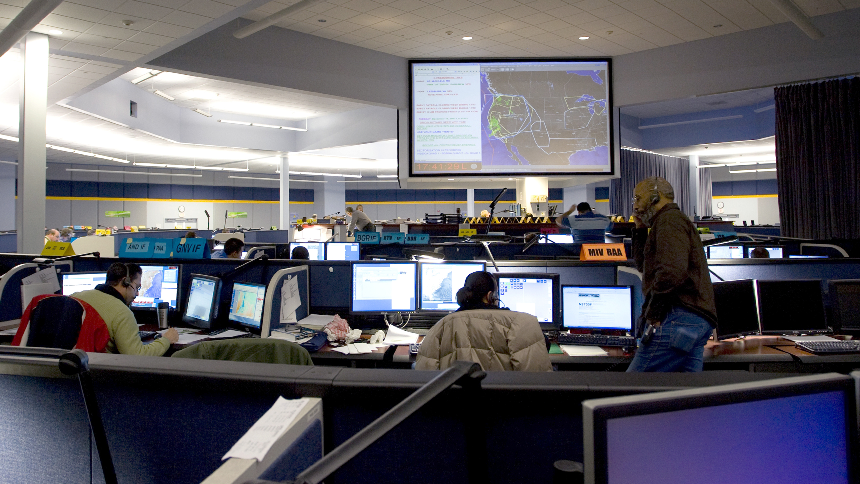 General aviation pilots value flight service briefers.