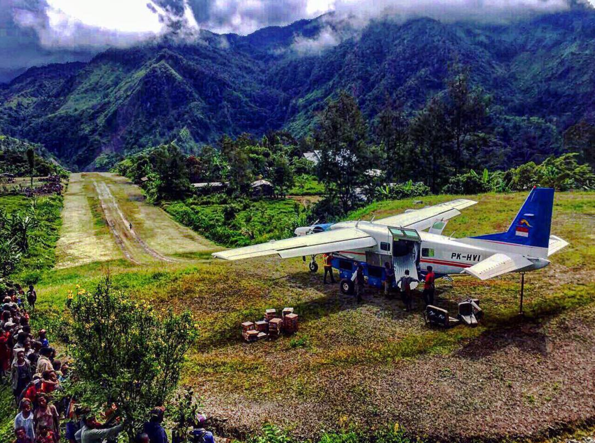 Papua New Guinea-based pilot Geordie Paton often flies into and out of steep, short landing strips nestled in the mountains but doesn't think his images are 'anything worth writing about.' Photo courtesy of @papua_pilot Geordie Paton.