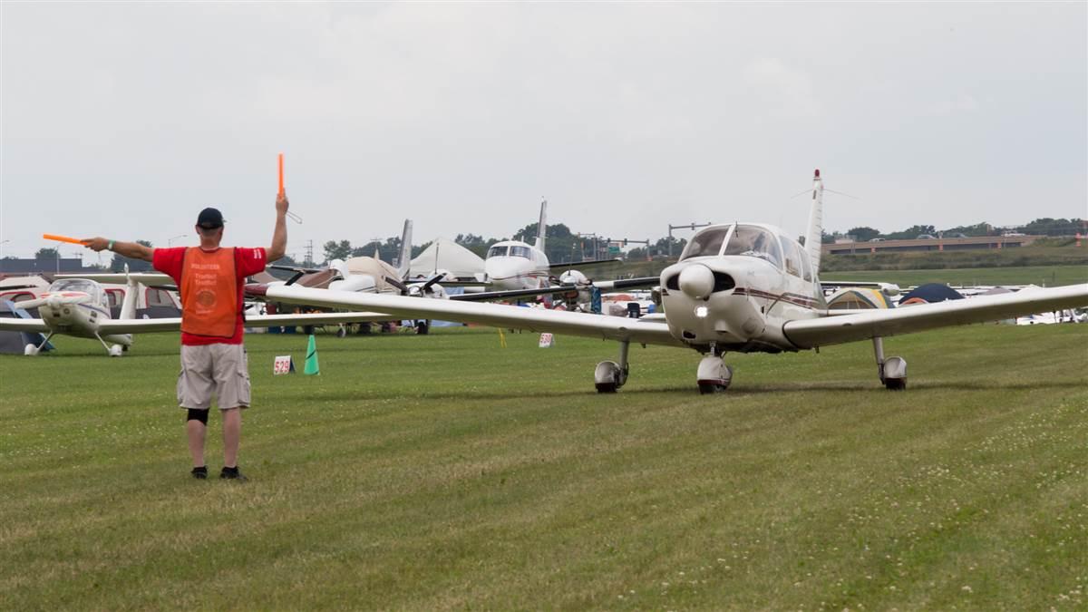 Oshkosh arrivals AOPA