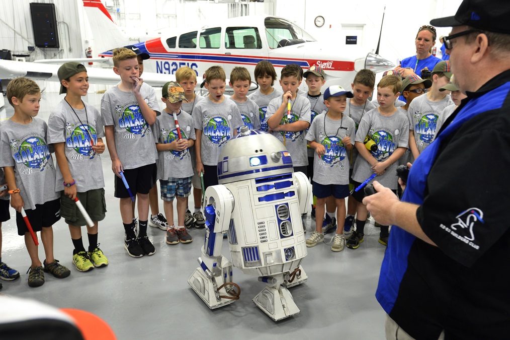 Scouts participate in camp at AOPA headquarters