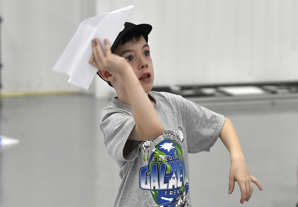 Scouts participate in camp at AOPA headquarters