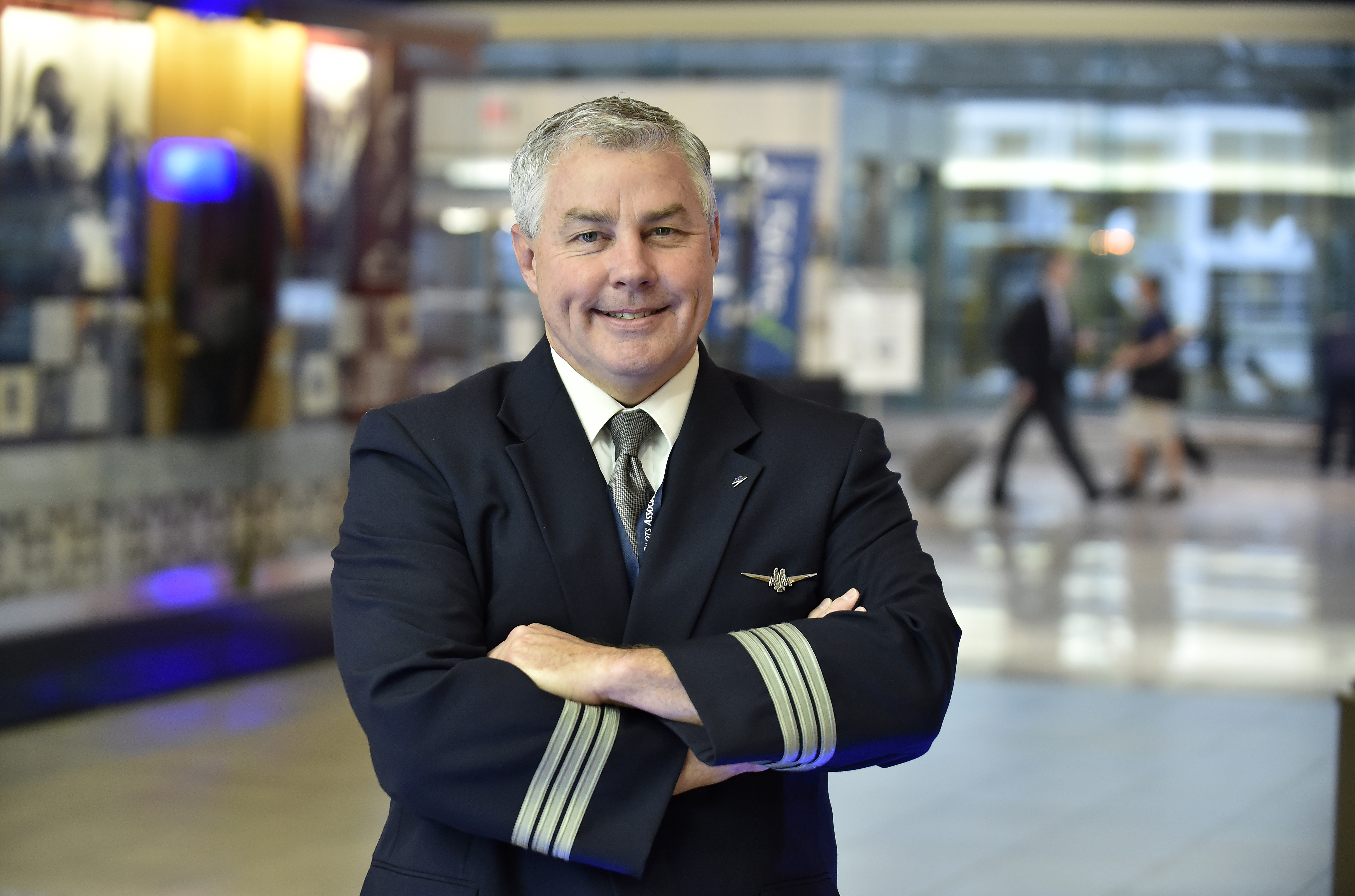 American Airlines first officer Steve Clarke pauses for photos at Baltimore Washington International Airport before a flight to San Francisco May 17. Clarke said an AOPA Rusty Pilots seminar reignited his flame for aviation. Photo by David Tulis.