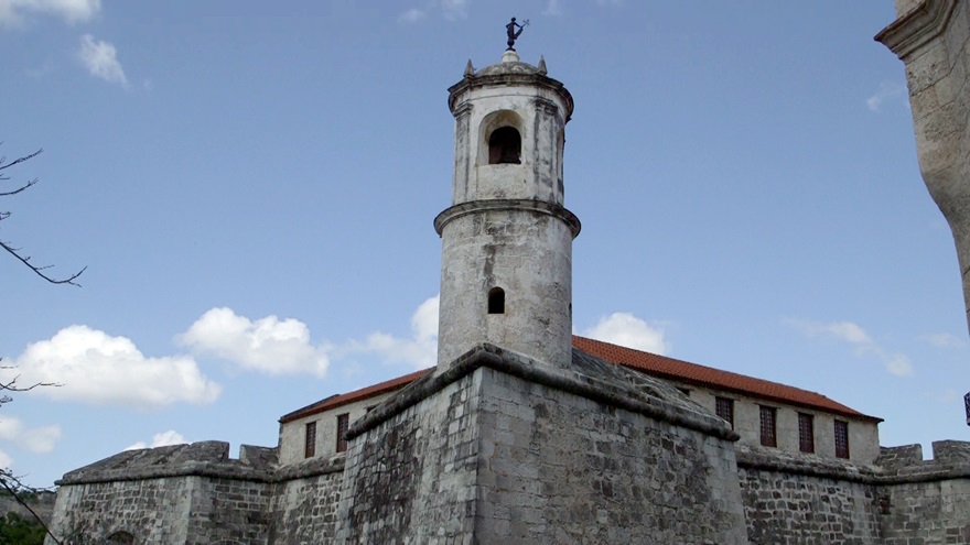 AOPA senior staff visit Cuba to encourage GA travel to the country.