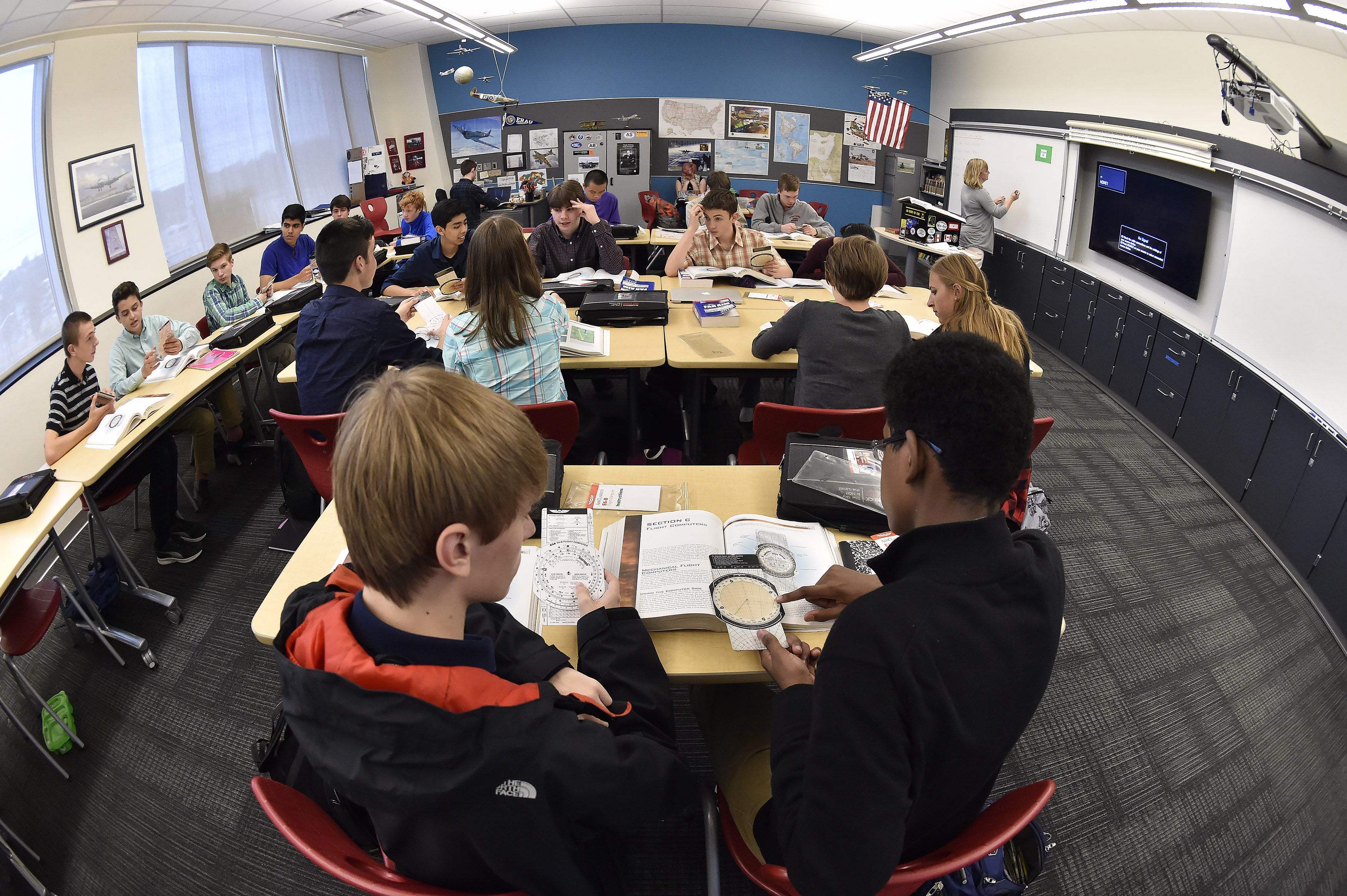 Raisbeck high school leads STEM learning AOPA