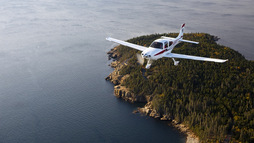 AOPA continues to stand against the construction of a second oyster farm within two miles of Maine's Hancock County-Bar Harbor Airport. Photo by Christopher Rose.