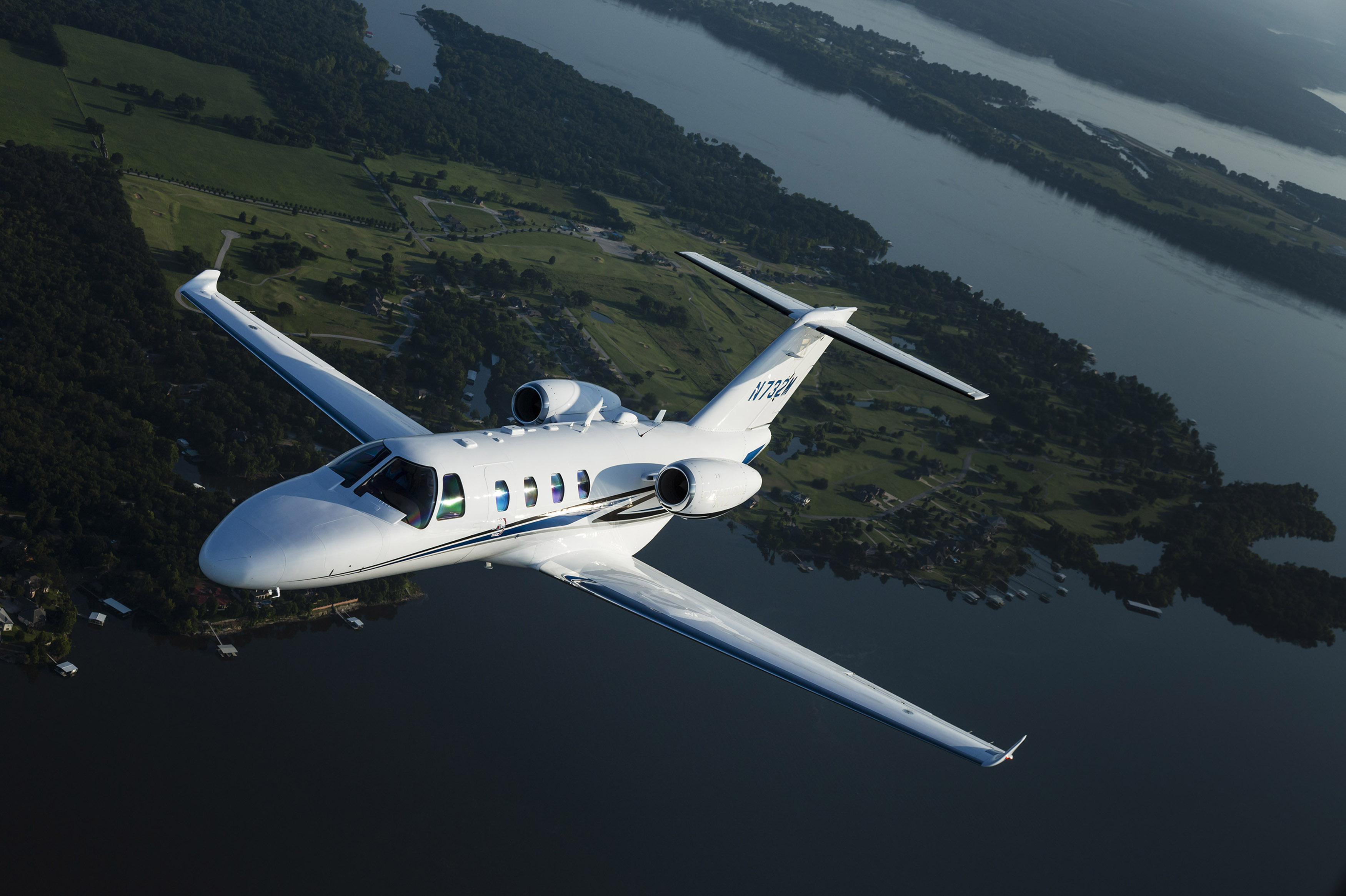 Самолет cs2. Самолет Cessna Citation Jet. Cessna Citation m2. Cessna самолёты Cessna. Самолет Цессна 172.