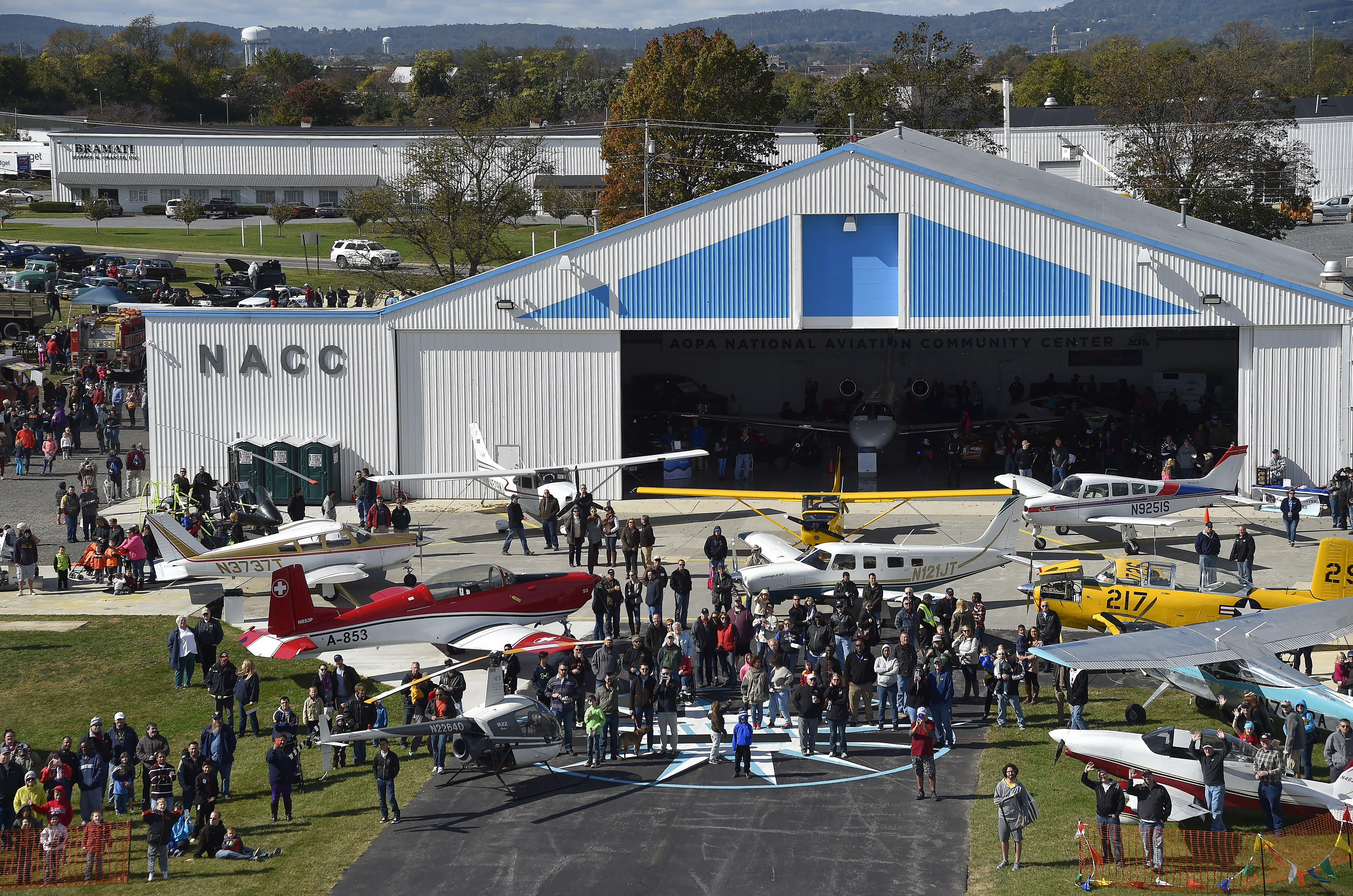 Wings 'n Wheels wows, draws crowd AOPA