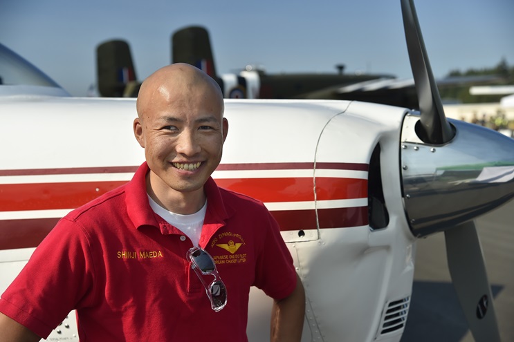 Inspirational speaker and pilot Shinji Maeda, who lost half his eyesight after a motor vehicle crash, visits the AOPA Fly-In at Bremerton, Washington. Photo by David Tulis.