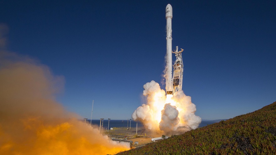 A SpaceX Falcon 9 rocket launches the first 10 Iridium NEXT satellites, on January 14, 2017. The fourth Iridium launch, scheduled for December 22, will use the same Falcon booster that launched the second Iridium payload on June 25, 2017. Photo courtesy of SpaceX.