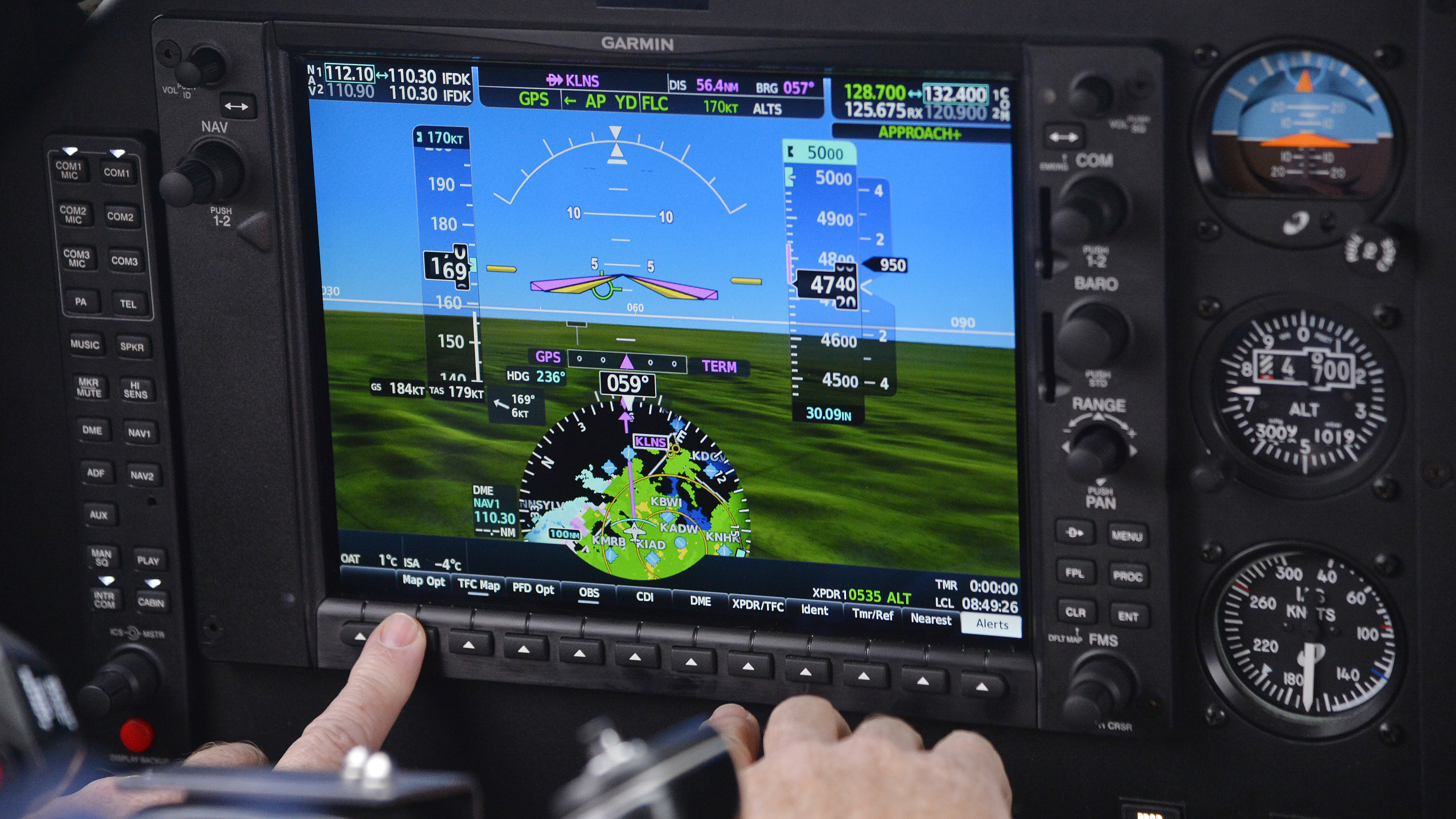 The NXi interface is purposefully similar to the original G1000 to simplify aftermarket installations and to ease pilot transitions. Photo by David Tulis.