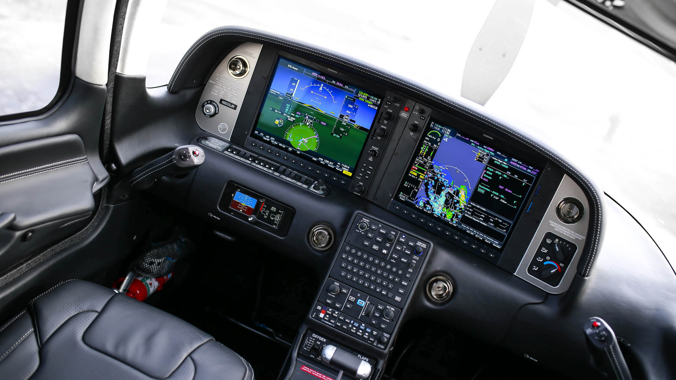 Cirrus Melds New Panel Upgrades Into 2017 Models Aopa