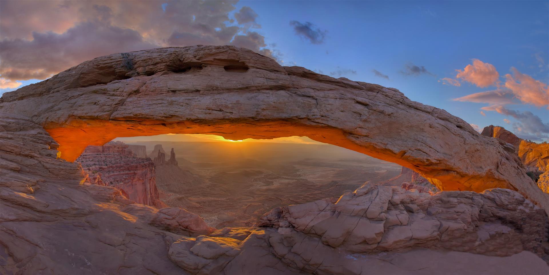 Mesa Arch at sunrise, Islands in the Sky District, Canyonlands National Park. Photo by Snowpeak via Wikipedia.