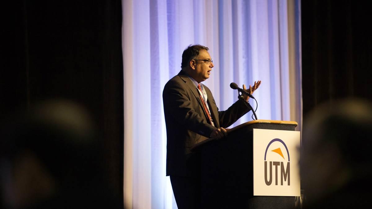 NASA UAS Traffic Management Program Principal Investigator Parimal Kopardekar addresses the UTM Convention 2016 in Syracuse, New York, in November. AOPA file photo. 