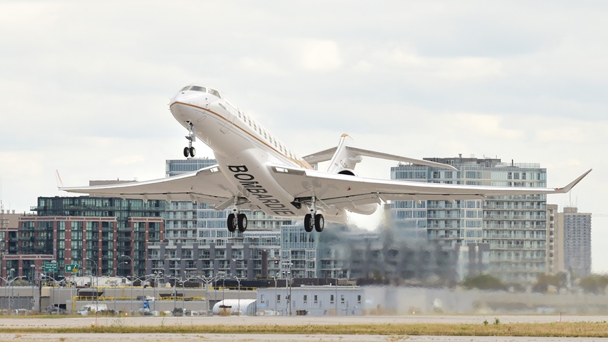 Global 7000 photo courtesy of Bombardier.