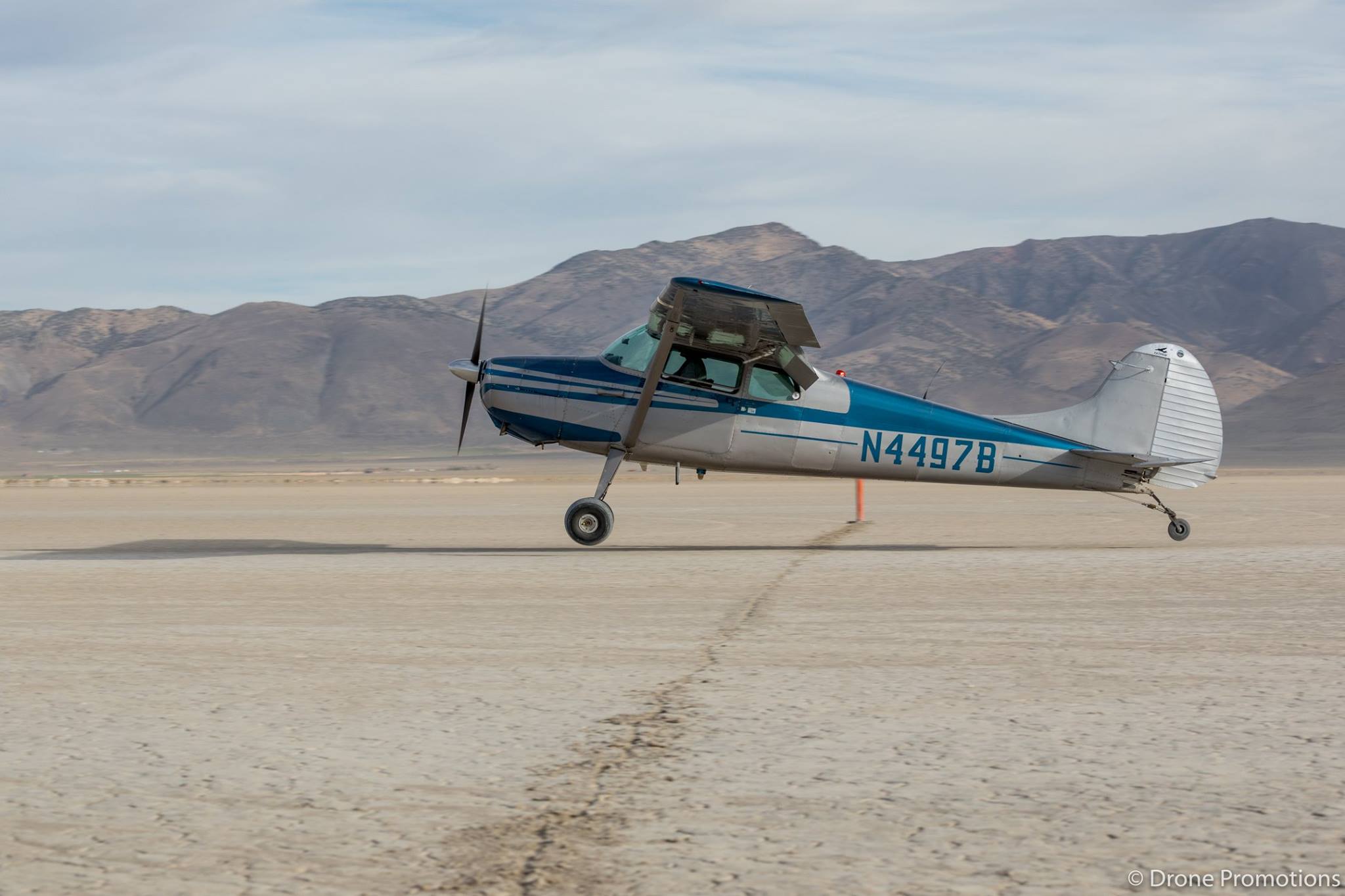 High Sierra FlyIn Desert drag racing—with airplanes AOPA