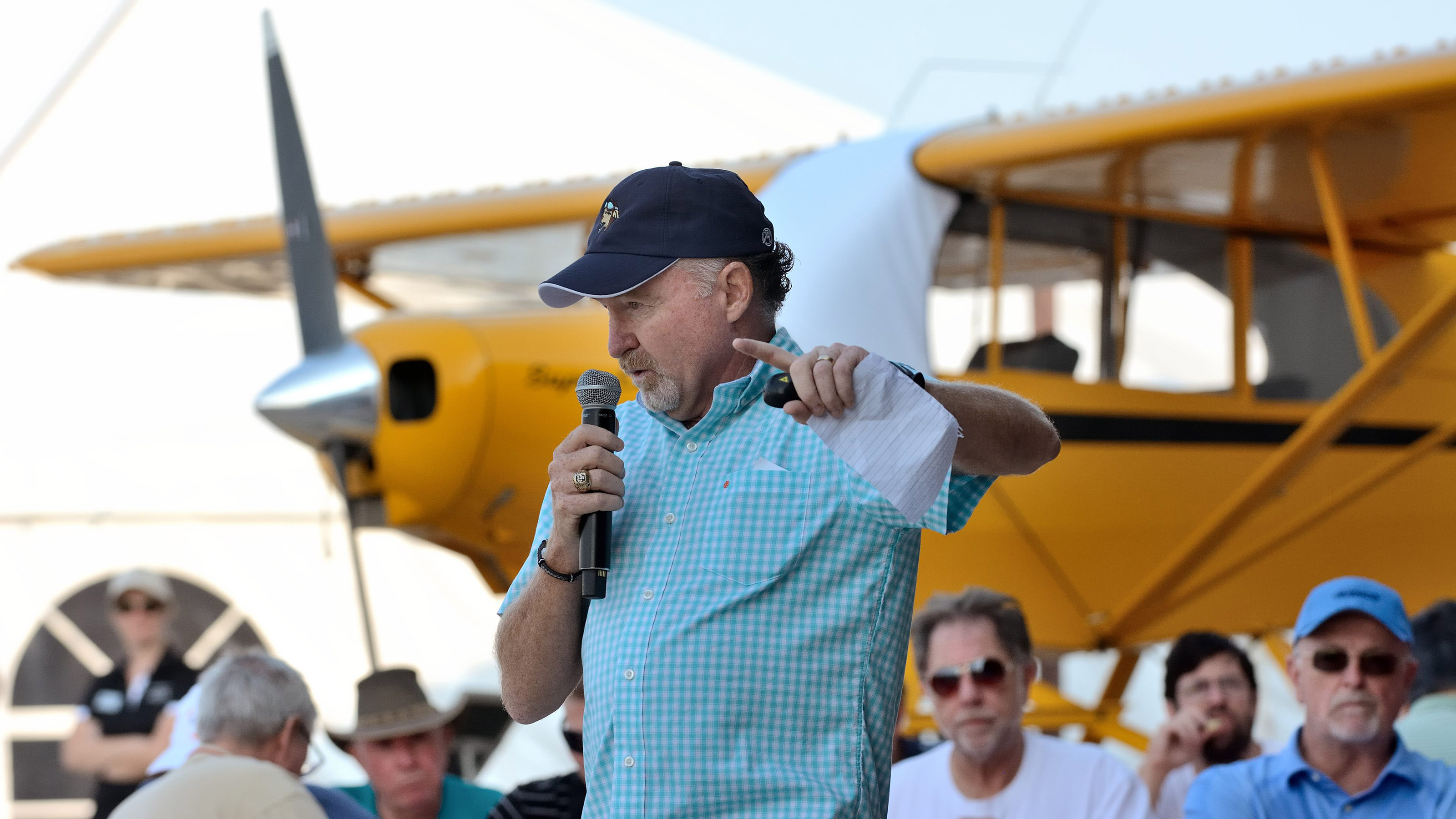 During Saturday's pancake breakfast at AOPA's 2017 Norman Fly-In, Doug Jackson of Operation Airdrop talks about relief flights made by the new organization to hurricane-ravaged areas in Texas. Photo by Mike Collins.