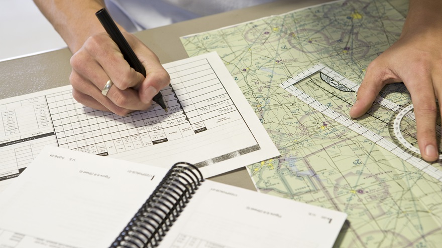 There are a number of activities student pilots can do in-between flights to finish strong. Photo by Mike Fizer.