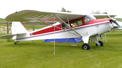 Taylorcraft BC–12D.