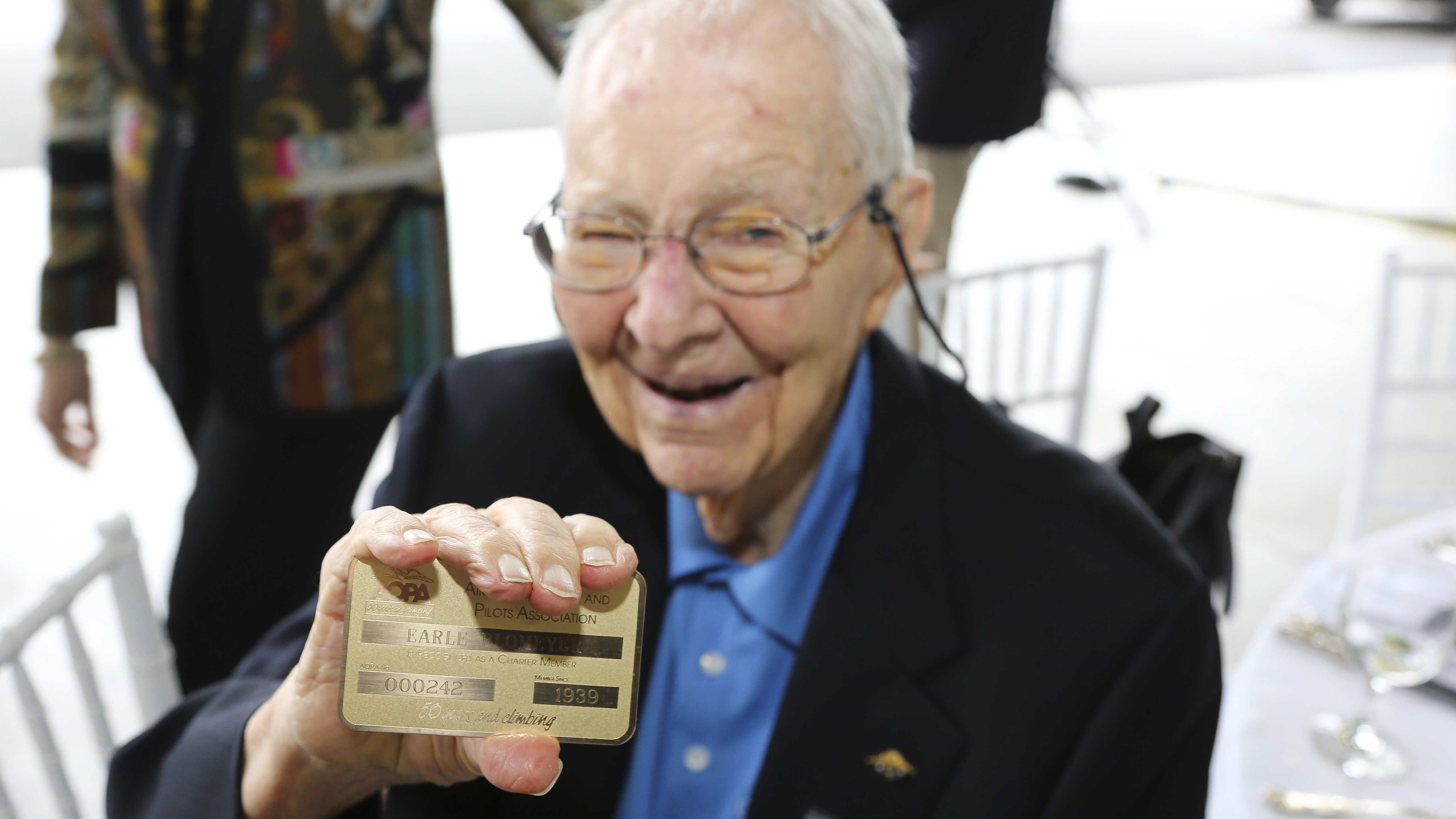 AOPA charter member Earle Blomeyer was honored in 2014 at a gathering at Wings Field to mark the association's seventy-fifth anniversary. AOPA File photo. 