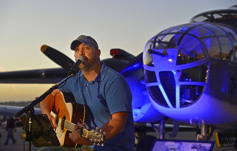 The Jonathan Moody Band entertains during the AOPA Fly-In at Camarillo, California. Photo by David Tulis.                                                                           