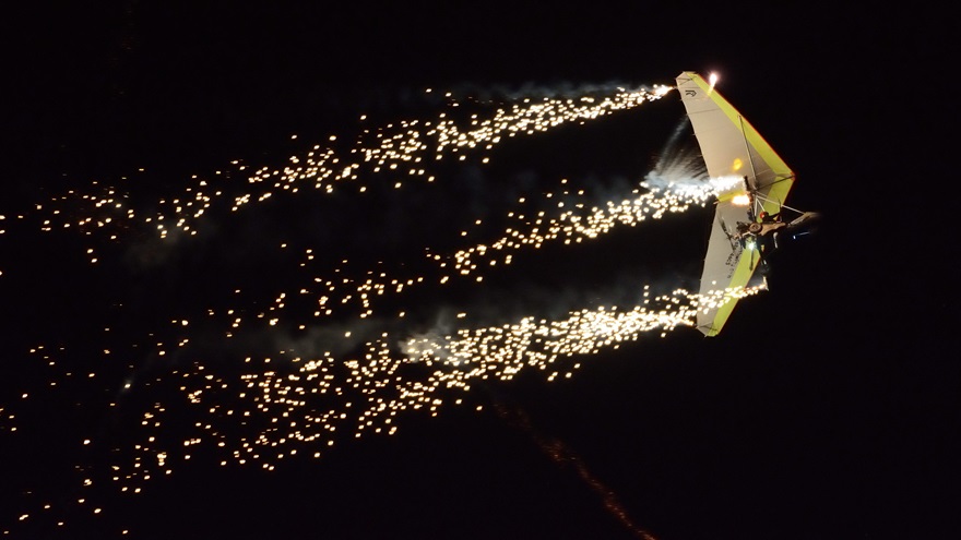 Aerobatic hang glider pilot Dan Buchanan performs with pyrotechnics during Sun 'n Fun 2016. Buchanan was killed during a June 2 Mountain Home Air Force Base performance in Idaho. Photo by Mike Collins.