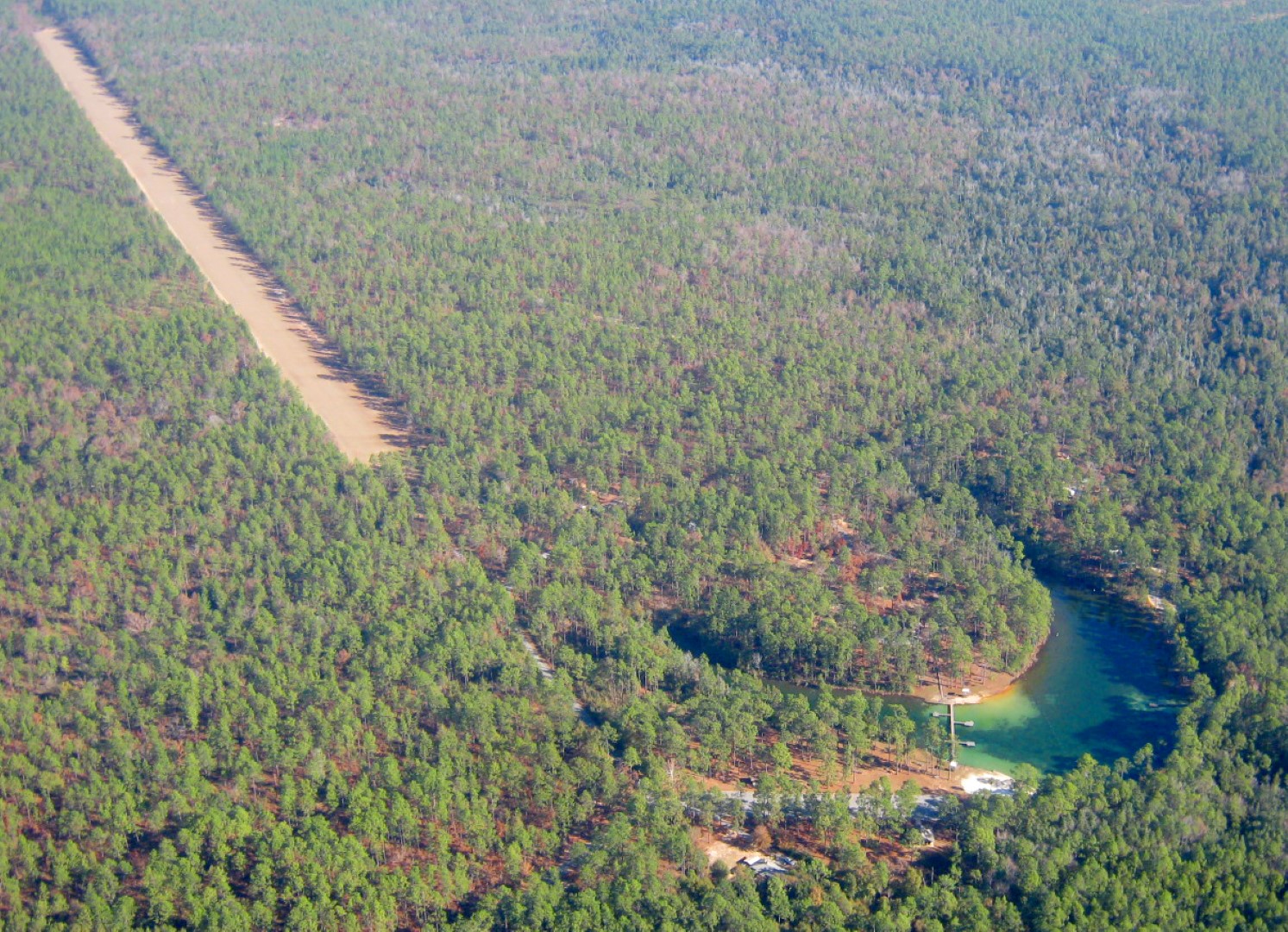 This aerial photo, taken looking north, demonstrates how close the airstrip is to the Krul Recreation Area “swimming hole,” restrooms, and campground. Runway 18/36 is at 200 feet elevation and has 2,500 x 50 feet usable, with generous overruns at both ends. Photo by Bobby Capozzi.