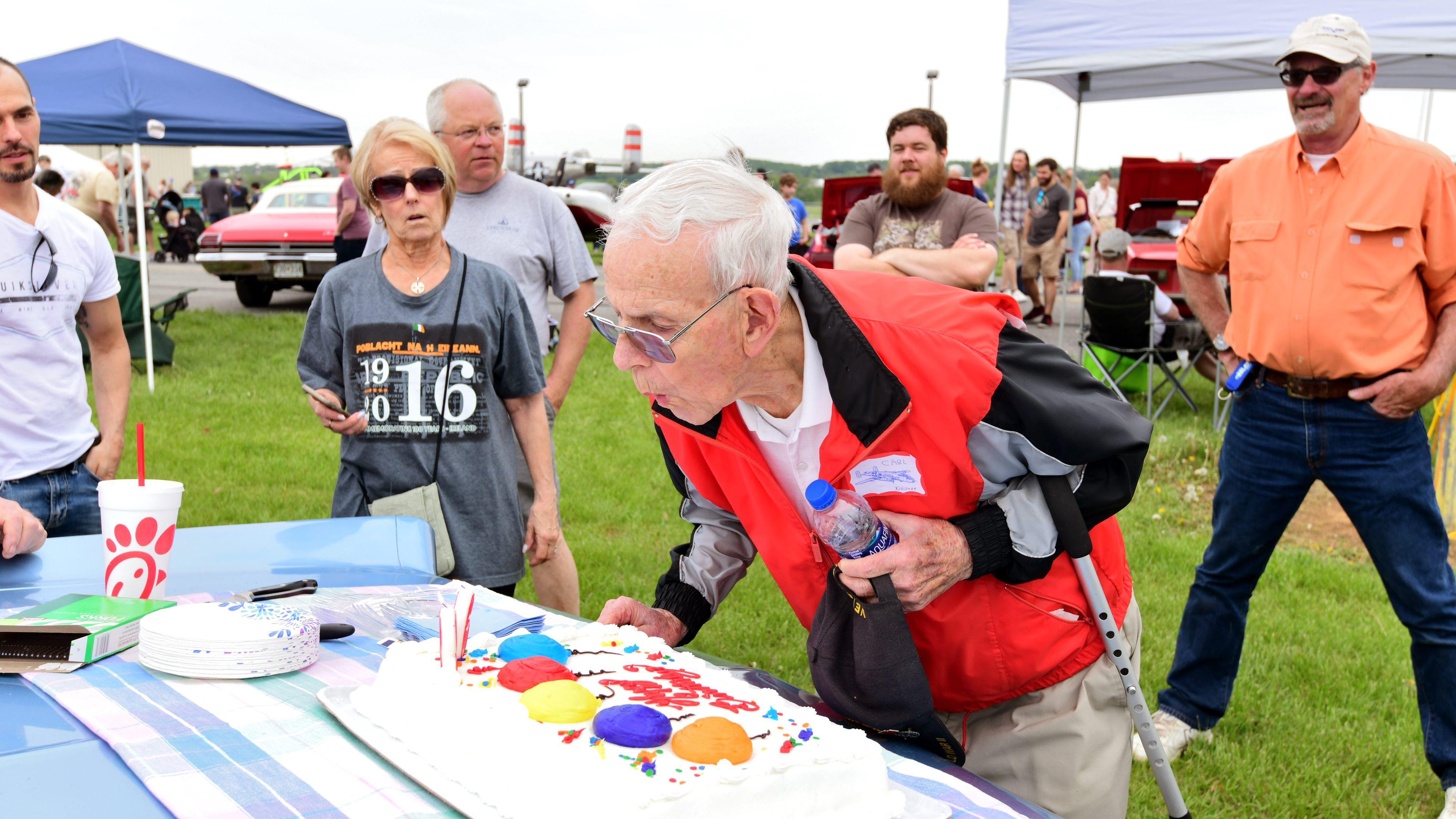 World War II veteran Carl Molter celebrated his ninety-sixth birthday during AOPA Wings 'n Wheels 2018. Molter enjoyed a flight in the Delaware Aviation Museum's North American B-25J Mitchell, 