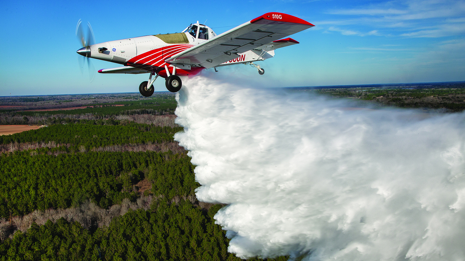 The Thrush 510G aircraft dumping water. Photo courtesy of Thrush Aircraft Inc.