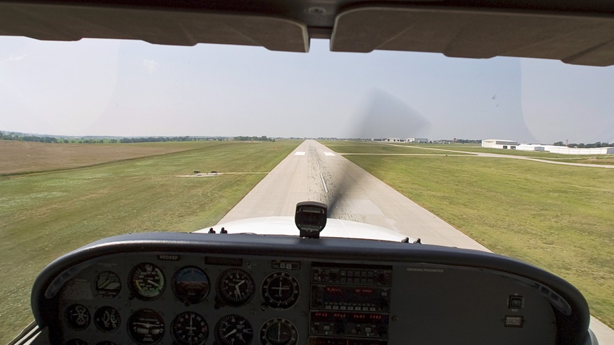 It’s not uncommon that a student pilot develops a habit of looking over the spinner while lining up for a landing. However, the proper sight picture is looking straight ahead out of the windscreen. Photo by Mike Fizer.