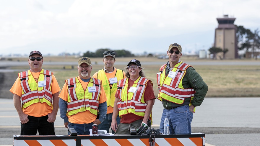 Volunteering at an AOPA fly-in is a chance to not only connect with AOPA but also connect with fellow aviation enthusiasts. Photo by Mike Fizer.